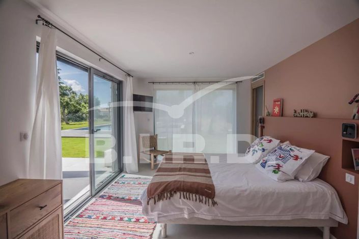 Image No.9-4 Bed House for sale