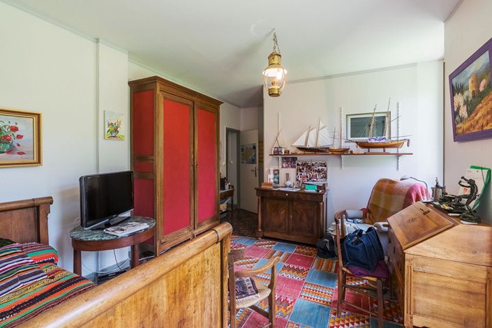 Image No.11-8 Bed House for sale