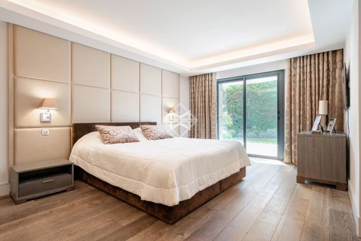 Image No.11-5 Bed House for sale