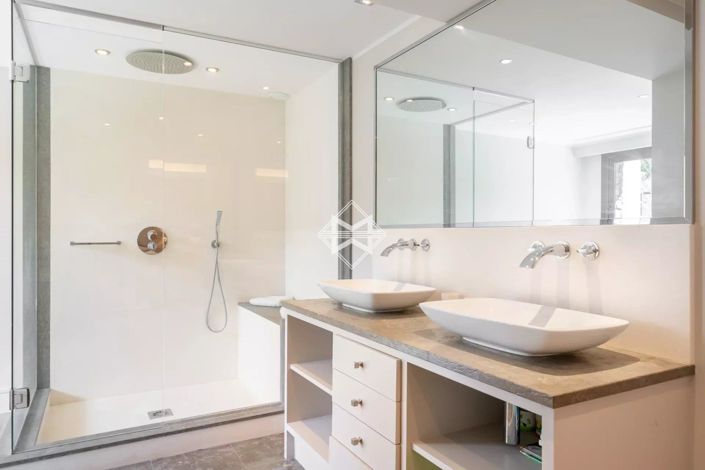 Image No.12-5 Bed House for sale