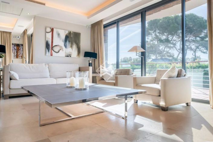 Image No.9-5 Bed House for sale