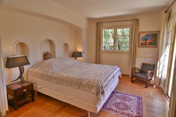 Image No.6-4 Bed House for sale