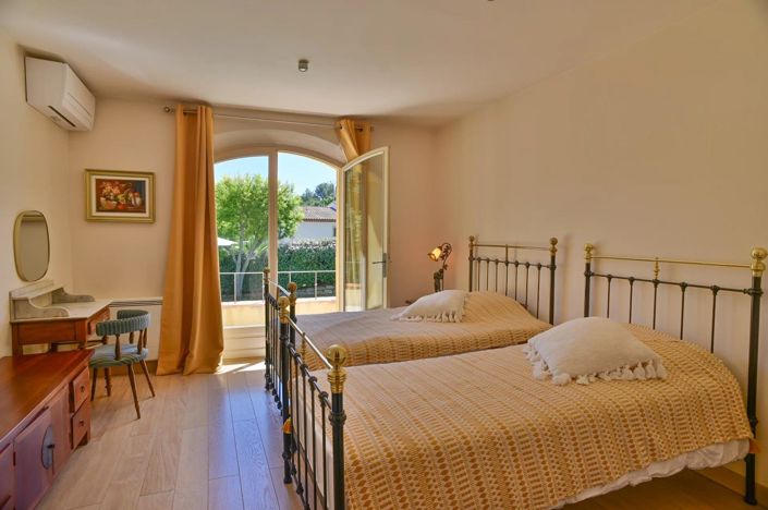 Image No.8-4 Bed House for sale