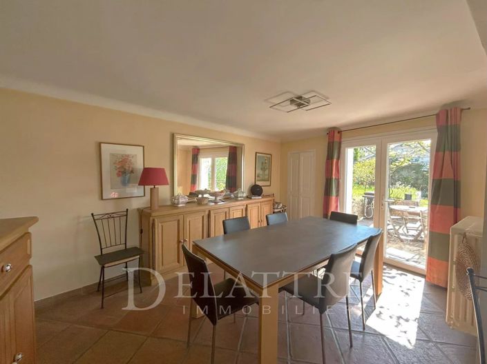 Image No.7-7 Bed House for sale