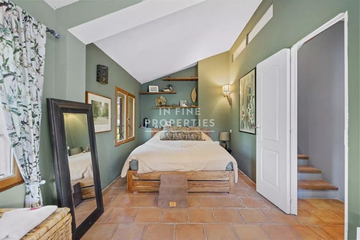 Image No.8-4 Bed House for sale