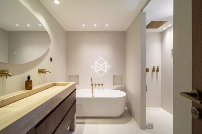 Image No.11-5 Bed House for sale