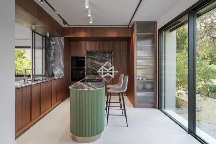 Image No.6-5 Bed House for sale