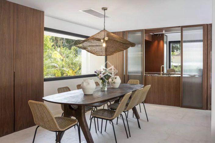 Image No.7-5 Bed House for sale