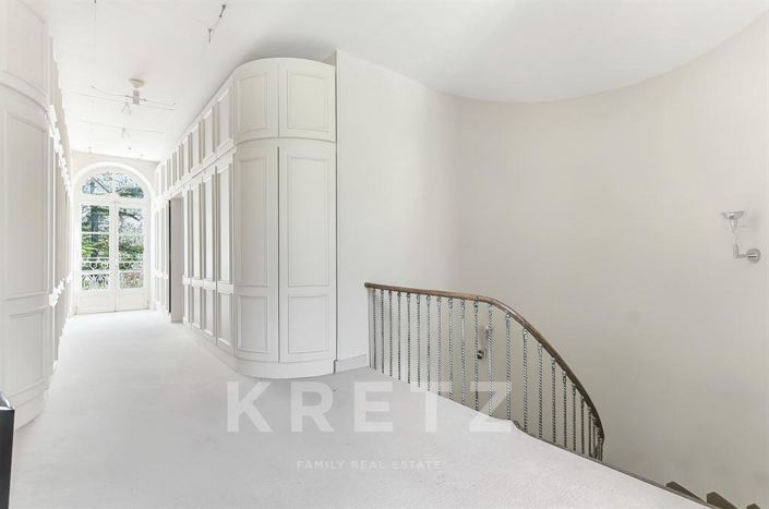 Image No.9-5 Bed House for sale