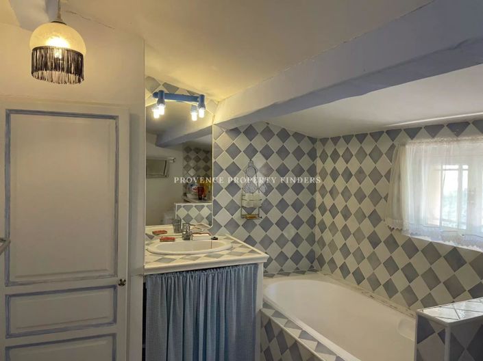 Image No.19-5 Bed House for sale