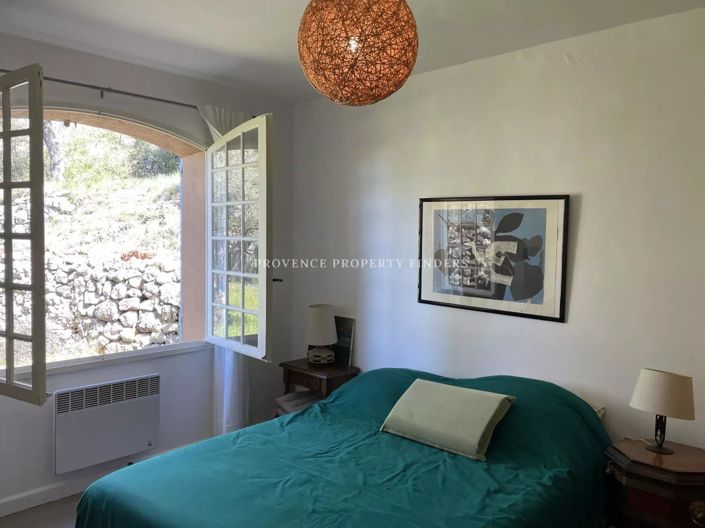 Image No.8-5 Bed House for sale