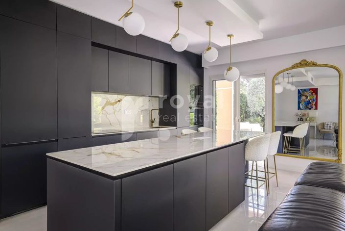 Image No.10-3 Bed House for sale