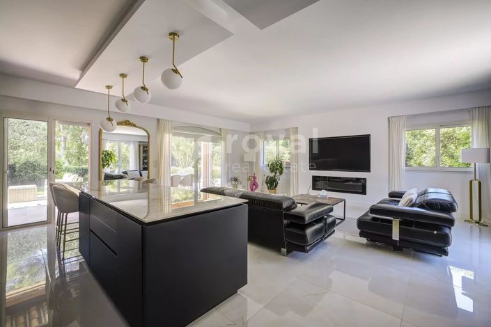 Image No.11-3 Bed House for sale