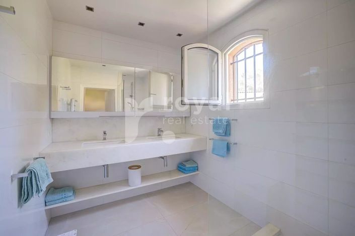 Image No.17-3 Bed House for sale