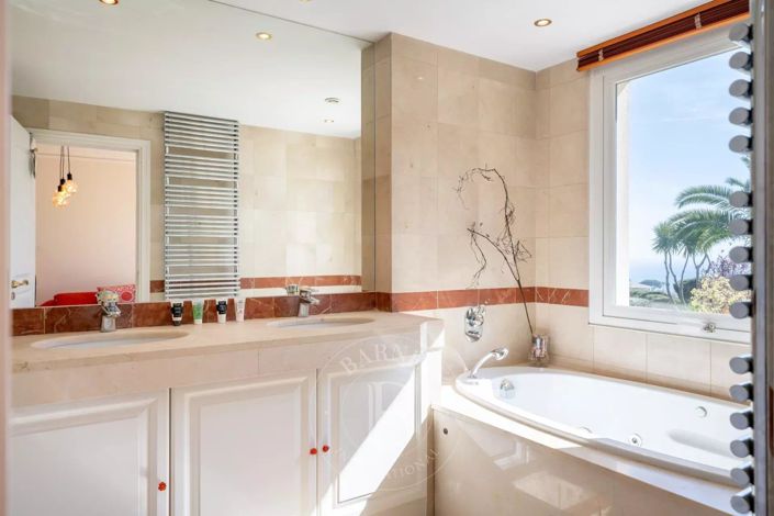 Image No.20-4 Bed House for sale