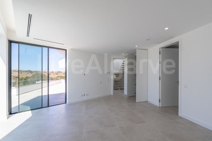 Image No.20-5 Bed House for sale