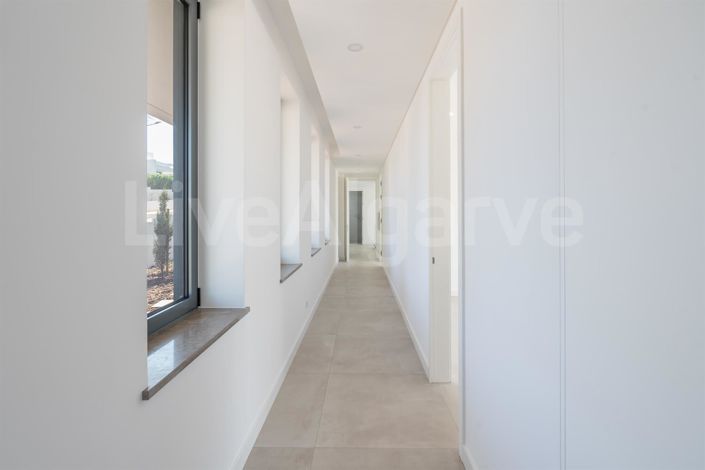 Image No.23-5 Bed House for sale