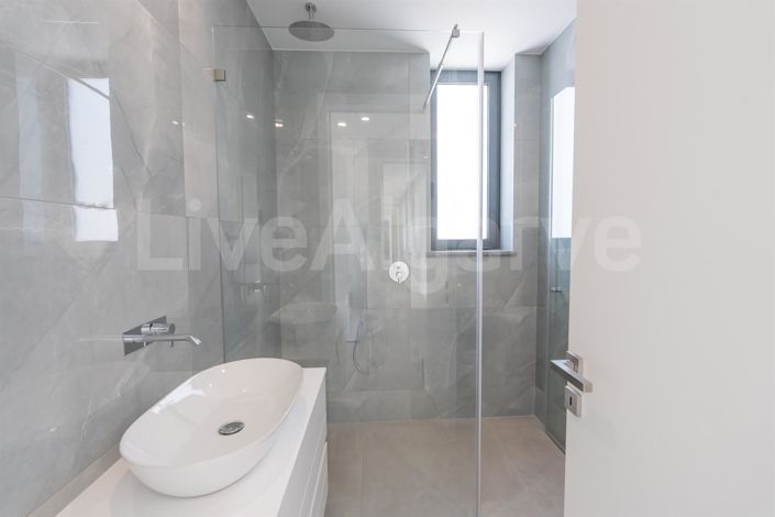 Image No.25-5 Bed House for sale