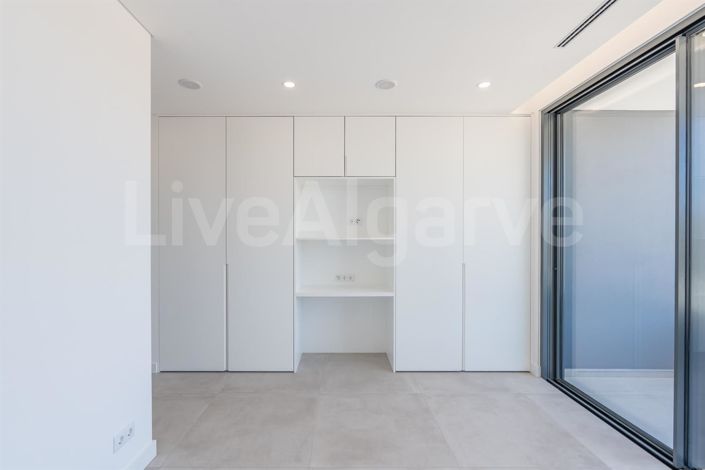 Image No.27-5 Bed House for sale