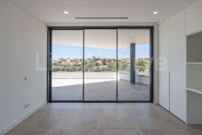 Image No.28-5 Bed House for sale