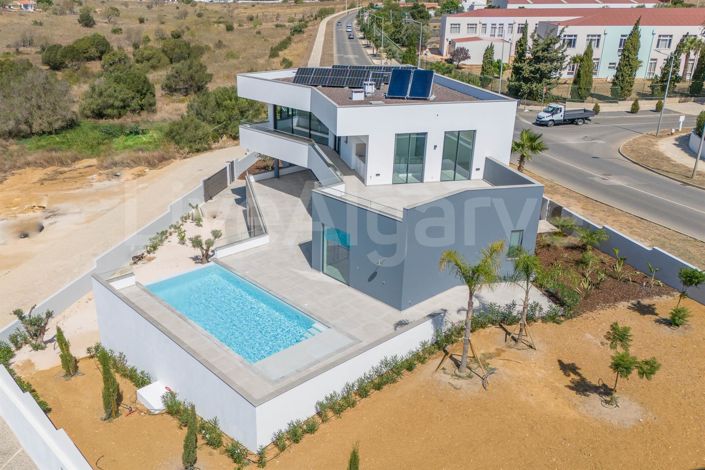 Image No.3-5 Bed House for sale