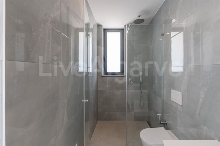 Image No.31-5 Bed House for sale