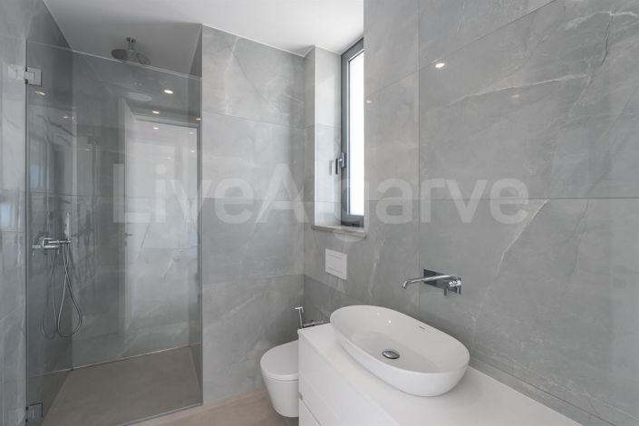 Image No.33-5 Bed House for sale