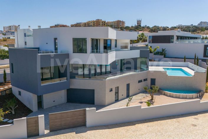 Image No.36-5 Bed House for sale