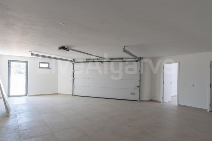 Image No.38-5 Bed House for sale