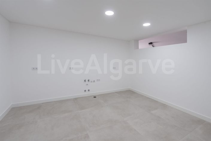 Image No.39-5 Bed House for sale