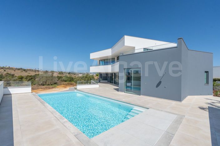 Image No.4-5 Bed House for sale