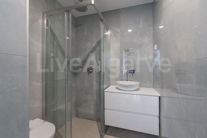 Image No.41-5 Bed House for sale