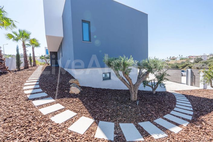 Image No.42-5 Bed House for sale