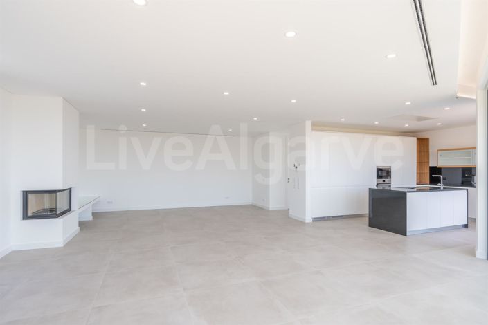 Image No.6-5 Bed House for sale