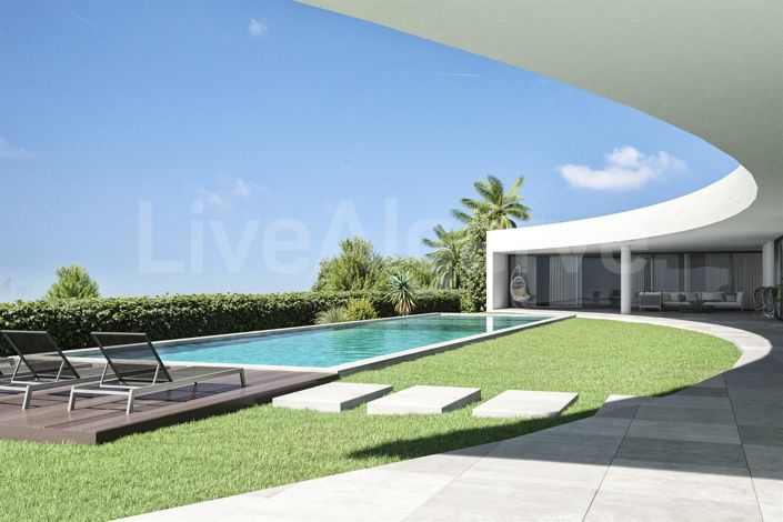 Image No.2-4 Bed House for sale