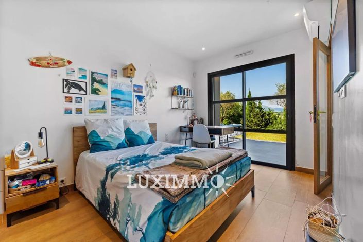 Image No.10-5 Bed House for sale