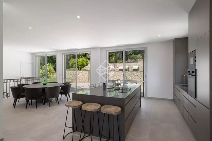 Image No.5-5 Bed House for sale