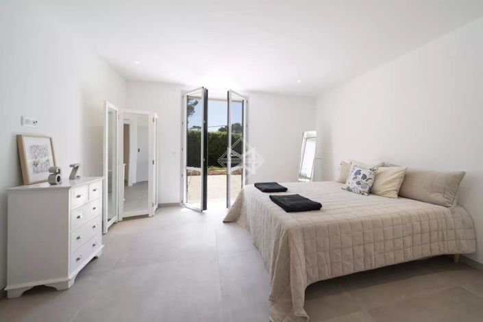 Image No.7-5 Bed House for sale