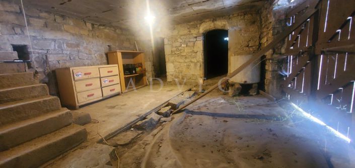 Image No.12-4 Bed Property for sale