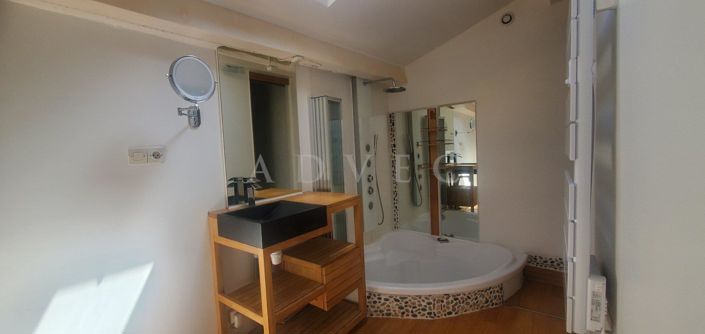 Image No.9-4 Bed Property for sale