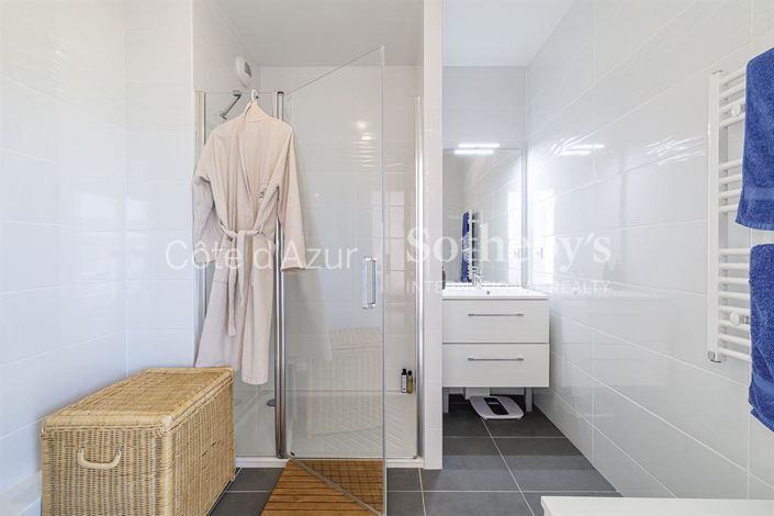 Image No.12-3 Bed Apartment for sale