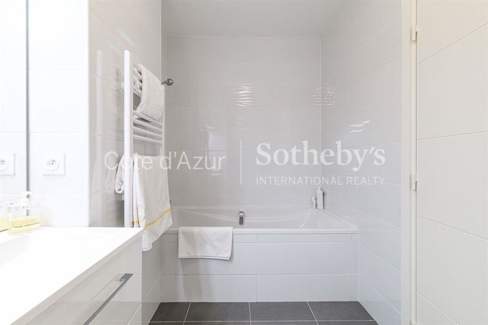 Image No.8-3 Bed Apartment for sale