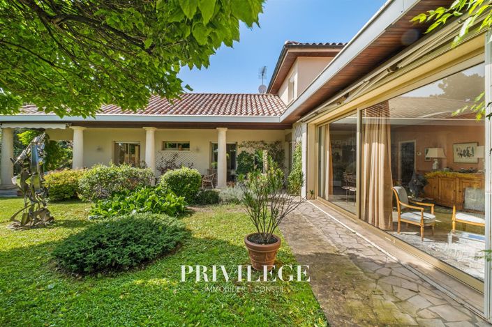 Image No.1-4 Bed House for sale