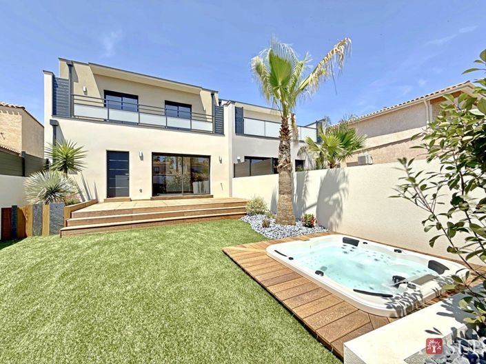 Image No.12-3 Bed Property for sale