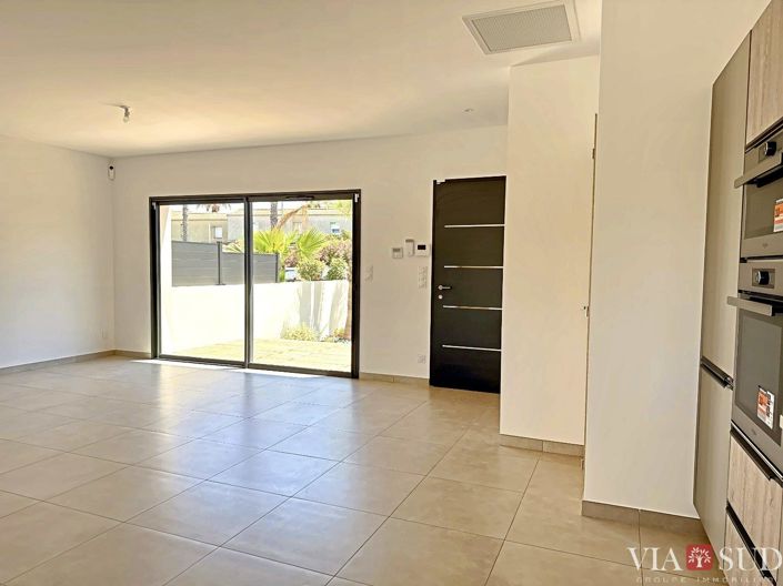 Image No.14-3 Bed Property for sale