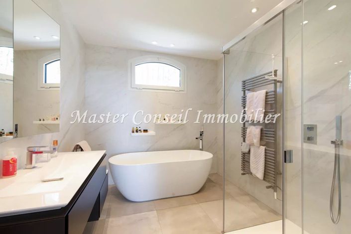 Image No.15-5 Bed House for sale