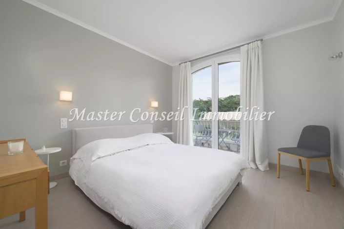 Image No.28-5 Bed House for sale