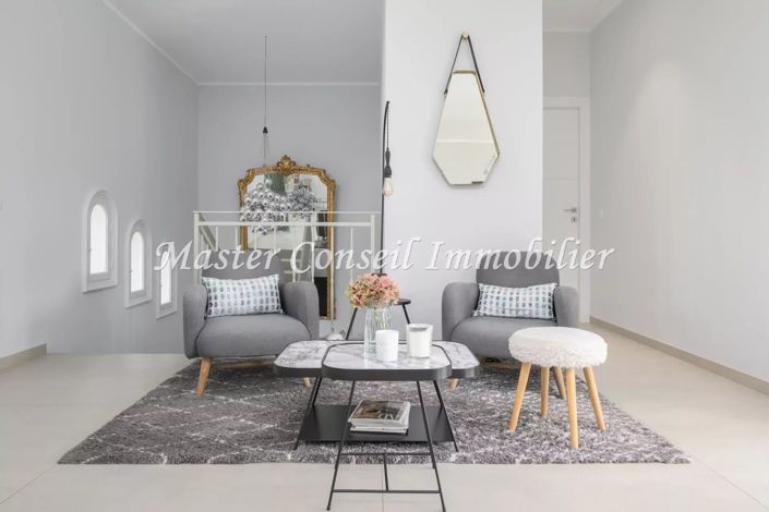 Image No.30-5 Bed House for sale