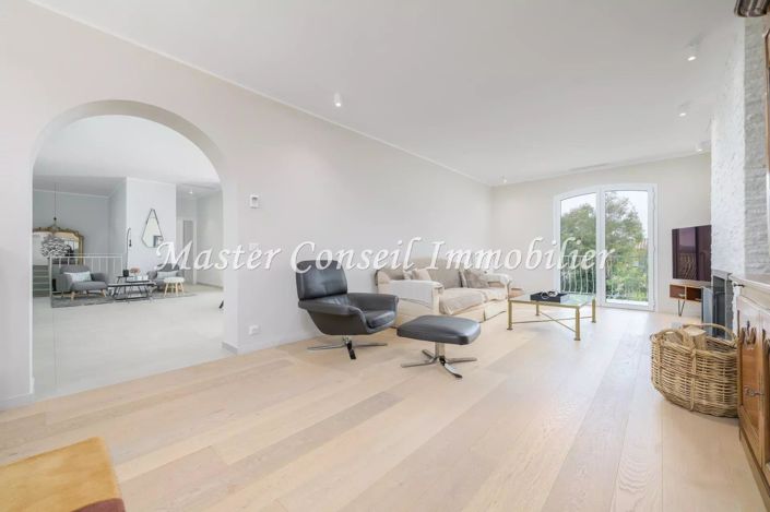 Image No.5-5 Bed House for sale