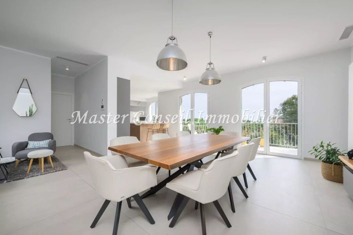 Image No.10-5 Bed House for sale